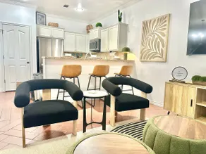 stylish corporate, wifi, garage convenient to 191 - Image 4