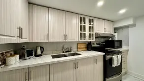 Spacious and Luxurious 2BR Suite with Huge Windows - Image 5