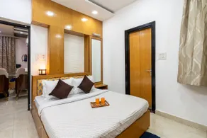 Homlee-Luxury Inn 3BHK-East DEL - Image 5