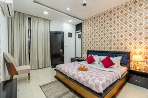Homlee-Luxury Inn 3BHK-East DEL - Image 2