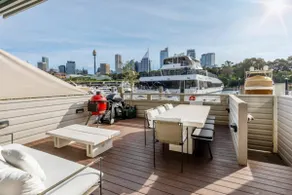 The Wharf Retreat - Image 3