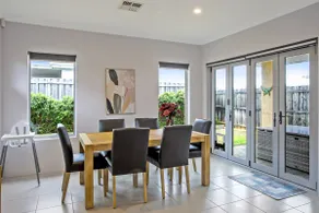 Seascape Beach House Retreat - Image 5