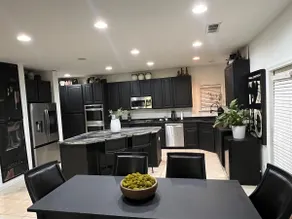 Lakefront Luxury - Image 4