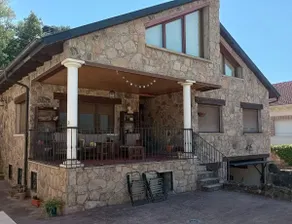 A villa surrounded by nature - Image 2