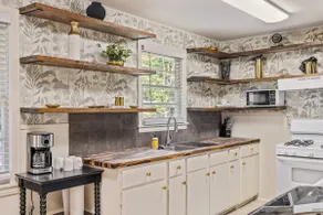 The Roux House Getaway - Image 3