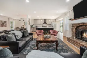Vintage Gem! Remodeled & Centrally Located, 7 Beds - Image 2