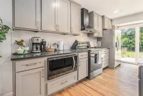 Vintage Gem! Remodeled & Centrally Located, 7 Beds - Image 5