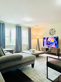 Modern 3-Bedroom Apartment (Free Parking) - Image 2