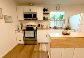 King Bungalow Getaway, 10 min from beach & LAX - Image 3