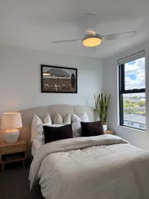 Modern coastal stay in the heart of Scarborough - Image 5