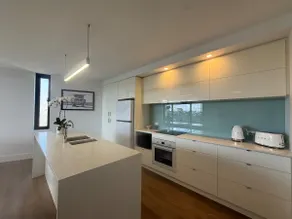 Modern coastal stay in the heart of Scarborough - Image 3