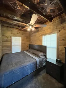 Cozy Log Cabin Oasis - Image 5