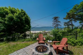 Waterfront Cottage w Pool Beach Access - Image 3