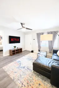 Bright & Cozy 2BR Apartment by UT & Downtown - Image 4