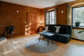 Stylish apartment in a historic courtyard with soul - Image 2