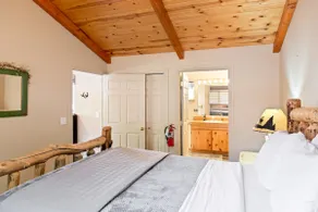 Cozy One Bedroom Cabin - Image 5