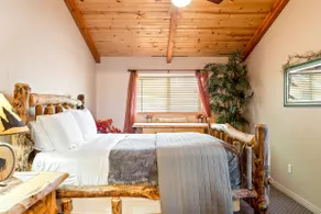 Cozy One Bedroom Cabin - Image 3