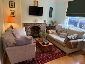 Charming Cottage with Garden in Historic Old Town - Image 2