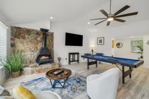 Unique- 2 homes on private 1.5 acre retreat. - Image 2