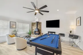 Unique- 2 homes on private 1.5 acre retreat. - Image 3
