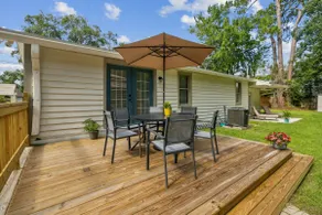 Unique- 2 homes on private 1.5 acre retreat. - Image 4