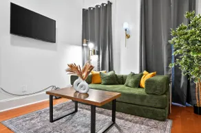 Sunny 1/1 | Center City | Sofa Bed | Sleeps 4 - Image 2