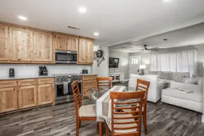 4 King Beds W/Hot Tub - Image 4