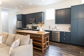Downtown Wheeling 2BR/ Sleeps 7/ Walk to Arena - Image 2