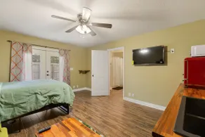 Convenience in Central Pensacola, Pet Friendly! - Image 5