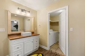 Convenience in Central Pensacola, Pet Friendly! - Image 3