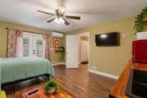 Pet-Friendly Central Hideaway | Private Studio - Image 4