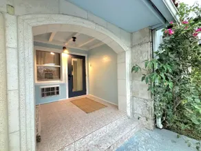 Urban Retreat w/A+ Location! - Image 2