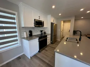 Modern&Stylish-Sleeps 6 | AC | Garage | Nr Airport - Image 5