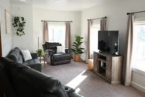 Pondside Abode - Image 3