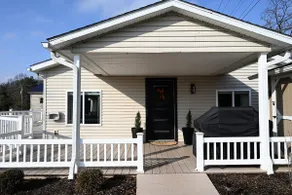 Pondside Abode - Image 2