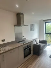 Cozy, Stylish Modern 2 Bedroom Entire Flat - Image 3