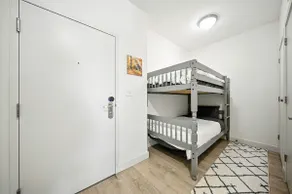 1 BDRM Retreat | King Bed, Pool, Gym, Parking+ Bus - Image 4