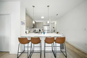 1 BDRM Retreat | King Bed, Pool, Gym, Parking+ Bus - Image 5