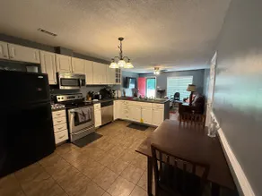 Superhost | Lowcountry Comfort | 3 BR | 1 GB Wi-Fi - Image 3