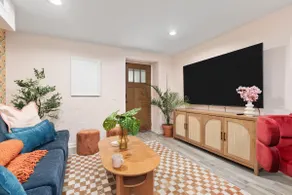 Grand Budapest Quarters. 1BR Home steps from Metro - Image 5