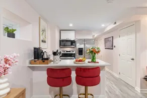 Grand Budapest Quarters. 1BR Home steps from Metro - Image 2
