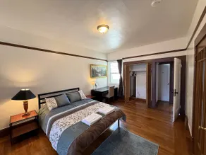 41 - Classy 3 Bedroom unit near FWY & Transit - Image 3