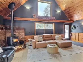 Cabin in Ellicottville, Fire Place & Hot Tub - Image 3