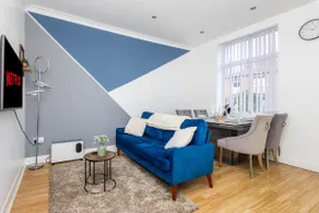 Modern Cozy Flat 6 mins to City Parking & WiFi - Image 2