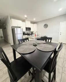 Cozy and Stylish | 3 Bedroom Apt - Image 3