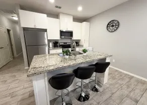Cozy and Stylish | 3 Bedroom Apt - Image 5