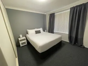 Lithgow 3 Bedroom Haven - Image 5