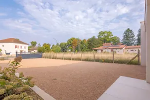 Villa in the heart of Mézériat - Image 3