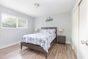 Chic 2BR Near Shopping & Dining - Image 3