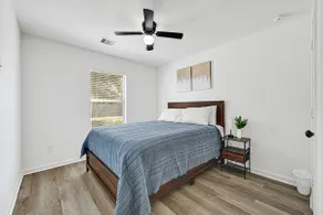 Charming Airbnb Oasis - Image 5